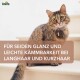 Eine flauschige getigerte Katze sitzt auf der Treppe und schaut in die Kamera mit Text, der die Vorteile der Fellpflege für lang- und kurzhaarige Tiere bewirbt.