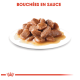 Bouchées en sauce, une assiette de morceaux de viande tendre dans une riche sauce, présentée sur une assiette blanche avec un logo de couronne rouge en bas.