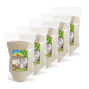 Fünf Tüten JR Farm Chinchilla Sand, mit einem Cartoon-Chinchilla auf dem Etikett, vor einem weißen Hintergrund präsentiert.