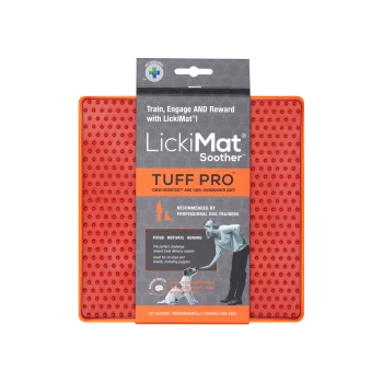 Rote LickiMat Soother Tuff Pro für Hunde, mit einer strukturierten Oberfläche. Merkmale: kaubeständig, spülmaschinenfest, von Trainern empfohlen.