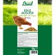 Hühner Land Edle Auslese Hühnerfutter mit Oregano, 5 kg Sack, mit einem braunen Huhn und Gras-Hintergrund, hergestellt in Deutschland.