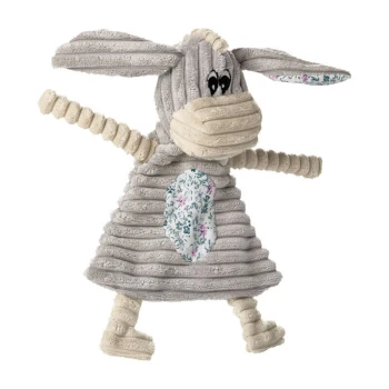Spielzeug Huggly Blanket Esel Ein plüschiges, graues Kaninchen-Spielzeug mit gestreiftem Körper, schlaffen Ohren und einem Blumenpatch auf dem Bauch, entworfen für Haustiere.