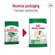 Image de deux sacs de nourriture pour chiens Royal Canin : à gauche étiqueté "MINI Adult 8+" et à droite "mini adult 8+" avec la mention "Entretien du poids."
