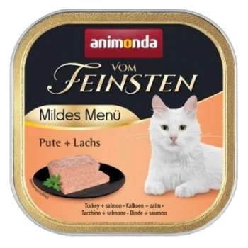 Dose mit Katzenfutter neben einer weißen Katze, mit "animonda vom Feinsten Mildes Menü Pute + Lachs" auf dem Etikett.