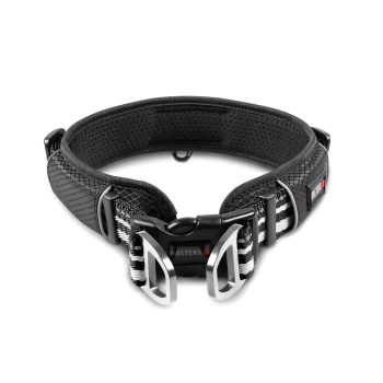 Gepolstertes schwarzes Hundehalsband mit schwarz-weiß gestreiftem Gurtband, Metall-Schnellverschluss und 'WOLTERS'-Etikett.