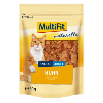 Een verpakking van 50g MultiFit natuurlijke kattensnacks met een speelse oranje tabby kat op de voorkant, gelabeld 'Huhn' (kip) voor volwassen katten.