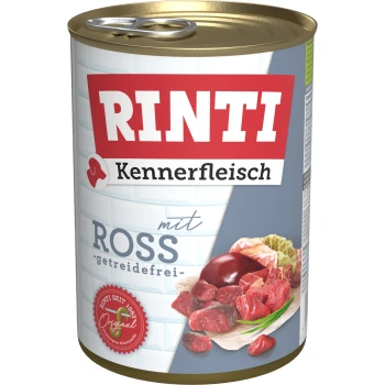 Nourriture pour animaux en conserve étiquetée "RINTI Kennerfleisch mit ROSS - getreidefrei," avec des images de viande crue et de légumes sur l'emballage.