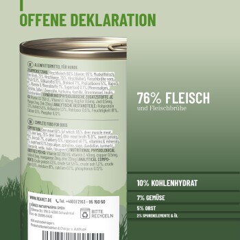 Dose Hundefutter mit einem offenen Deklarationsetikett, das die Zutaten auflistet: 76% Fleisch, 10% Kohlenhydrate, 7% Gemüse, 5% Obst.