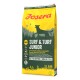 Gelber 12,5 kg Sack Josera Surf & Turf Junior Hundefutter, mit einer Hundesilhouette und dem Etikett "Getreidefrei", für mittelgroße und große Rassen.
