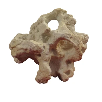 Eine strukturierte, beige Aquariendekoration, die einer natürlichen Felsformation mit einem Loch ähnelt, ideal für Fischhabitate.
