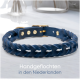 Handgefertigtes, marineblaues Hundehalsband mit geflochtenem Design und goldenen Beschlägen, mit dem Text "Handgeflochten in den Niederlanden."