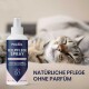 Eine Flasche Pawlie's Fellpflege Spray mit dem Etikett "100% natürliche Inhaltsstoffe" steht neben einer schlafenden Katze. Text: "NATÜRLICHE PFLEGE OHNE PARFÜM."
