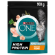 Purina ONE 900 g Katzenfutterbeutel mit grauer Langhaarkatze, Hühnerstücke; Text 'HIGH PROTEIN', 'ADULT', 'REICH AN HUHN'.
