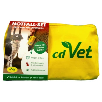 Grünes Täschchen mit der Aufschrift 'cdVet', das eine Broschüre mit dem Titel 'Notfall-Set für den Urlaub' und zwei Behältern enthält: 'DurchfallStopp' und 'Magenschutz'.