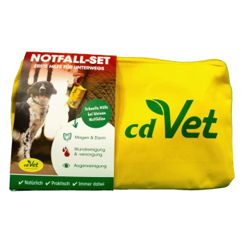 Grünes Täschchen mit der Aufschrift 'cdVet', das eine Broschüre mit dem Titel 'Notfall-Set für den Urlaub' und zwei Behältern enthält: 'DurchfallStopp' und 'Magenschutz'.
