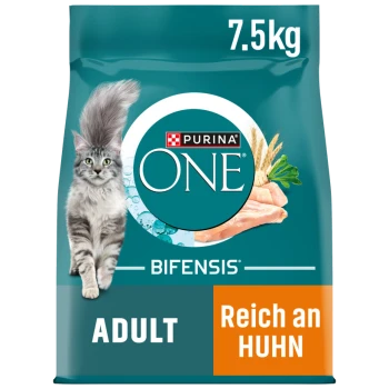 Purina ONE Bifensis Katzenfutterbeutel für erwachsene Katzen, 7,5kg, mit grauer getigerter Katze und Hühnerbild, Text „Reich an Huhn“.