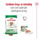 Royal Canin Hundefutterverpackung für kleine Hunde (12+) enthält Trockenfutter und Nassfutter. Text: "Kombinieren Sie Trocken- und Nassfutter für optimale Ernährung."