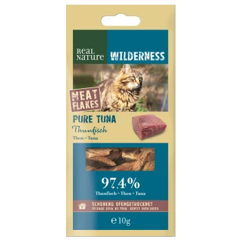 Verpackung für Real Nature Wilderness Katzenfutter mit einer getigerten Katze, auf der 'Fleischflocken reiner Thunfisch' und '97,4% Thunfisch' deutlich angezeigt werden.