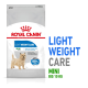 Royal Canin Light Weight Care Hundefutterbeutel, 10 kg, mit einer Illustration eines kleinen Hundes, behauptet, die Gewichtszunahme mit 88% nachgewiesenen Ergebnissen zu begrenzen.