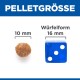 Bild, das die Größen von Haustierfutterpellets zeigt: ein runder Pellet mit der Aufschrift "10 mm" neben einem blauen Würfel mit der Aufschrift "Würfelform 16 mm".