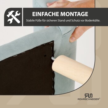 Bild zeigt ein hellblaues Sofa mit rosa Kissen, begleitet von vier Holzbeinen und Montageanleitungen mit der Aufschrift "Einfache Montage."