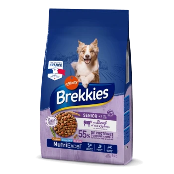 Sac de nourriture pour chien étiqueté 'Brekkies Senior' pour les chiens de plus de 7 ans, contenant du bœuf et des légumes, avec 55 % de protéines animales, 9 kg.