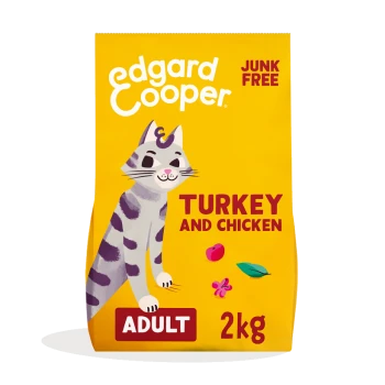 Yellow Edgard Cooper cat food bag (2kg) with cartoon cat, labeled "Turkey and Chicken," "Adult," and "Junk Free."