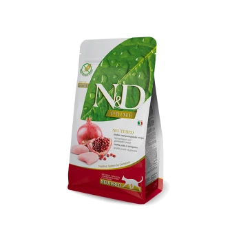 N&D Prime kastriertes Katzenfutter in einer Tüte mit einem Rezept aus Huhn und Granatapfel, mit einem grünen Blätterdesign und sichtbarem Text in mehreren Sprachen.