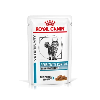 Royal Canin Veterinary Sensitivity Control Katzenfutterbeutel mit einer grauen Katze, mit der Aufschrift "Huhn mit Reis" und "Dünne Scheiben in Soße."