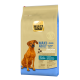 Sac de nourriture pour chien étiqueté "Select Gold Maxi Adult" pour les chiens de plus de 25 kg, contenant du saumon et des pommes de terre, marqué comme formule sensible.