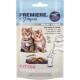 Twee speelse kittens met groene ogen op een huisdiervoedselverpakking met het label 'Premiere. I ❤️ my cat Creamy Crunch' met kip en melk smaak.