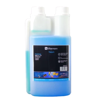 Silbermann Trace A Aquarienzusatz in einer blauen Flasche, 500 ml, mit Anwendungshinweisen in Deutsch auf dem Etikett.
