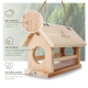 Holz-Vogelfutterspender mit schrägem Dach, großer Futterplattform, Fett-Haken und Apfelhaltern; wetterfest und FSC-zertifiziert.