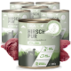 Dosen von REAVET+ Hirsch Pur Hundefutter, mit einem grünen Etikett mit "Hirsch Pur" und "Hypoallergen" Text, neben rohem Fleisch.