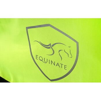 Logo von 'Equinate' mit einer Pferdesilhouette auf einem leuchtend grünen Hintergrund.