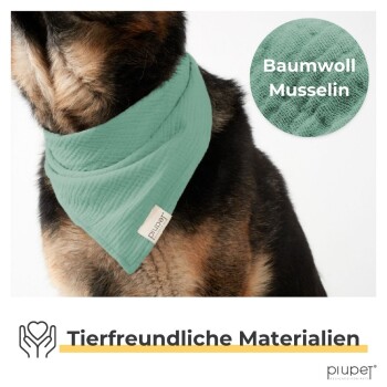 Nahaufnahme eines Hundes in einem mintgrünen Halstuch mit einem "piupet"-Tag und dem Text "Tierfreundliche Materialien."